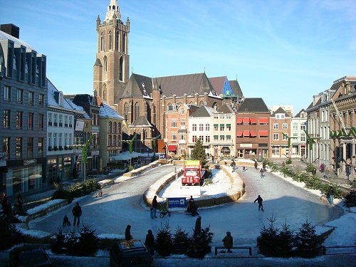 Spectaculaire demo ijskarting in Roermond